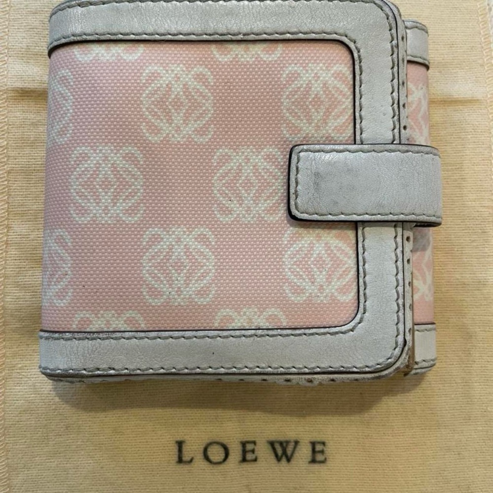 Authentic Loewe light pink  wallet. - Picture 2 of 4